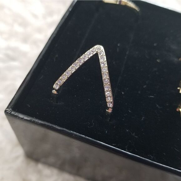 Victoria's Secret Earring and Bracelet Set - Picture 6 of 11